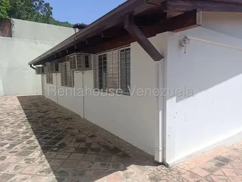 Se Vende Excelente Casa Ubicada En Calle Cerrada Sin Problemas De Agua, Excelente Distribucion #26-19989 Pm