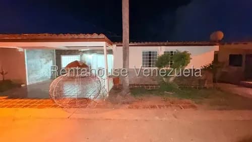 Erka Armeya Vende, Casa En La Urbanizacion Santa Cecilia En La Av. Riberena De Cabudare. Flex: 26-21000