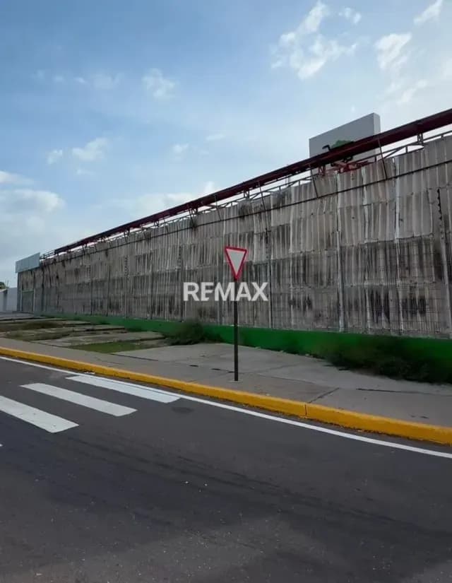 Terreno en Venta, Av. Fuerzas Armadas