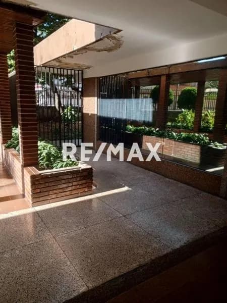 EN VENTA Actualizado Apartamento 90m2, 3H2BP Ubicado en Los Caobos