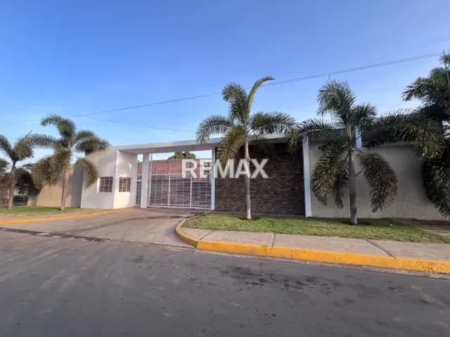Town House en gris en venta en Villa las Isabelas, San Francisco