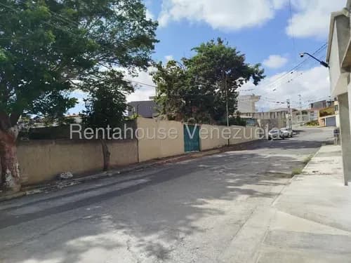 Luis Sanchez Vende Terreno En Zona Exclusiva. Ideal Para Proyecto Personal, Donde Construirás Tu Casa. Terreno Con Vistas Increíbles, Clima Agradable, Tranquilidad Y Seguridad Absoluta.