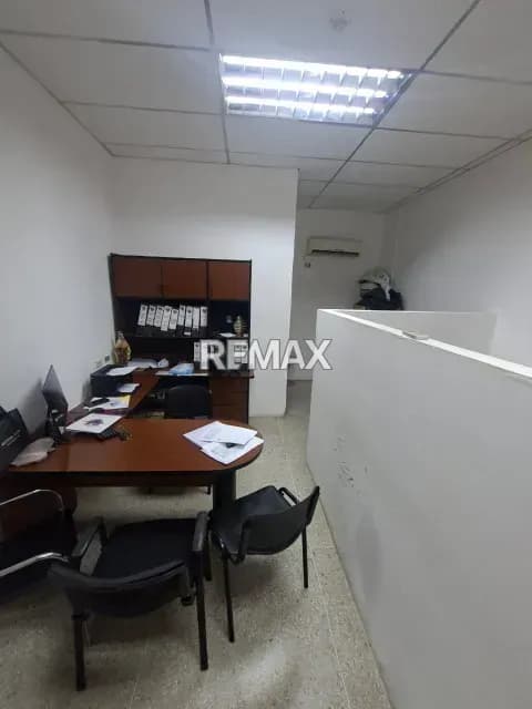 EN VENTA LOCAL U OFICINA EN EL CENTRO DE CABUDARE