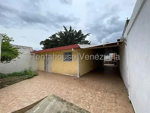 Comoda Casa En Venta Ubicada En Urb El Bosque Cagua #26-18323 Rm