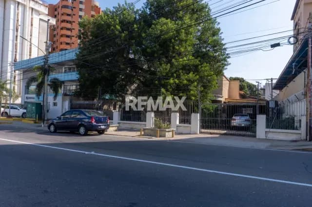 Terreno Ubicado en la Av. 8 (Santa Rita) Frente al Hotel Kristoff