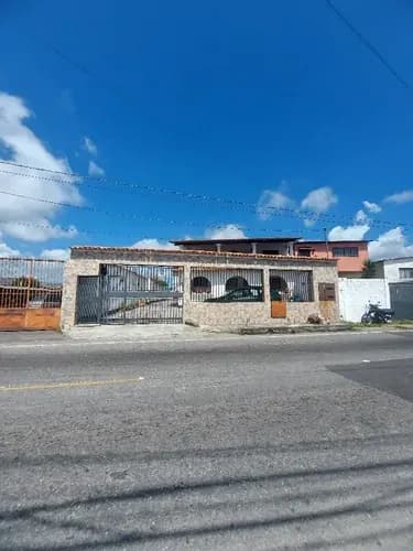 Casa Con 3 Aptos 800 Mts Ideal Para Comercio Residencial
