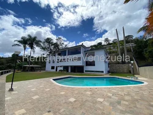 Ad Amplia Y Elegante Casa En Venta En Cerro Verde #25-16465