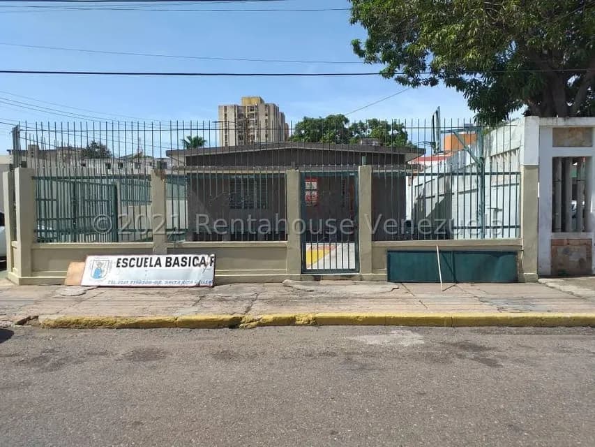 Comercial (Edificio) en Venta en Santa Rita, Zulia