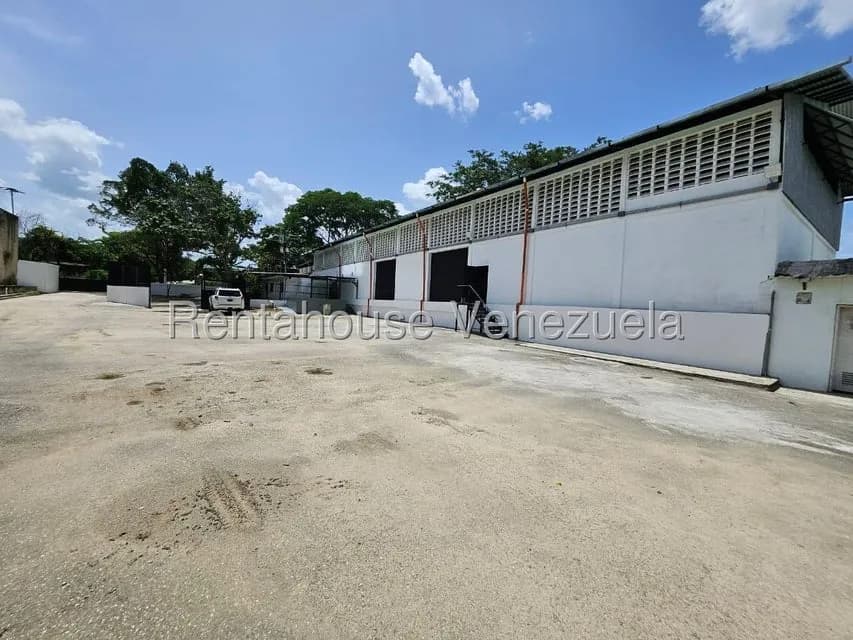Comercial (Galpon - Deposito) en Venta en Centro de Charallave, Miranda