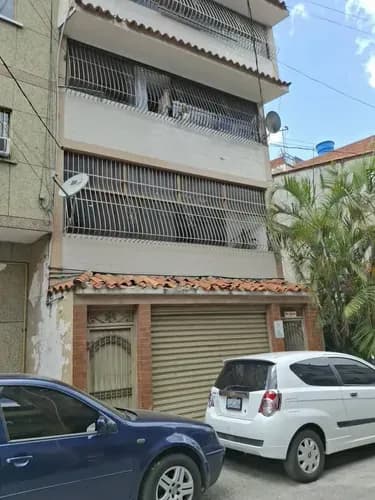 Local De 3 Niveles Con Apartamento En Venta En Catia