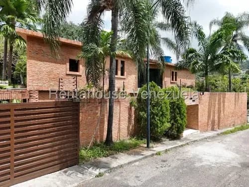 Prados Del Este ! Venta Espectacular Y Moderna Casa, 678 M2 Terreno, 400 M2 Const., 5 Hab., 4 Baños, 4 Pe, Bellos Jardines, Piscina, Terraza Techada, Parrillera, Gas Directo. Calle Cerrada !!