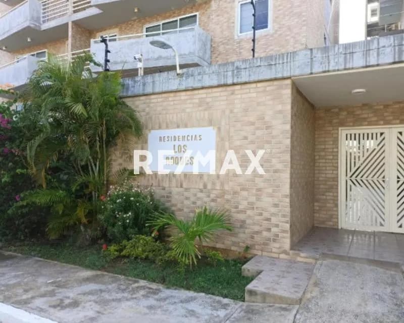 VIVE EN GRANDE: IMAGINA DESPERTAR CADA MAÑANA TOMANDO TU CAFÉ EN UNO DE LOS 3 BALCONES DE ESTE PH DÚPLEX, MODERNO, EN EXCELENTE ESTADO Y UBICADO EN LA PRIMERA ETAPA DE LA URBANIZACIÓN JORGE COLL