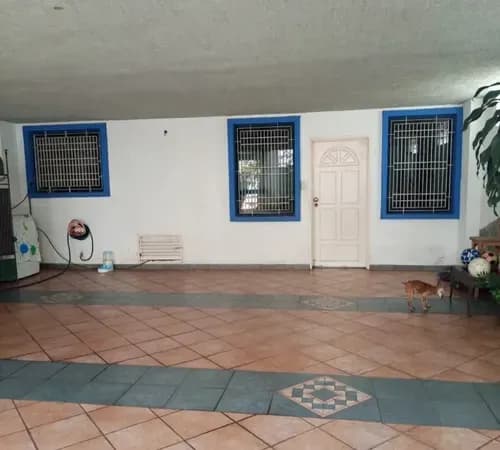 A Precio De Oportunidad Se Vende Casa De Dos Niveles Amoblada En Mañongo , Con Excelente Ubicación Comercial . Lista Para Registro ... Solo Clientes ( Yhuise)