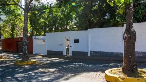 Baja De Precio - Casa En Venta Los Urb. Los Palos Grandes -2 Niveles Para Remodelar 647,77 Metros Aprox. De Terreno, 649,02 Construcción, Tanto Para Negocio O Convertirla En La Casa De Tus Sueños