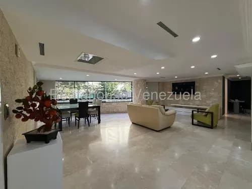 Espectacular Apartamento En Alquiler, Totalmente Equipado Y Listo Para Mudarse. Ubicado En La Av Sucre De Los Dos Caminos. Carlos Manuel Mollejas. Mls#26-16825.