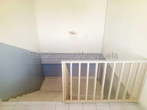 Estupenda Oficina Semi Amoblada De 28m2 Con Cubículos En Venta En Centro Barquisimeto,lara Rc