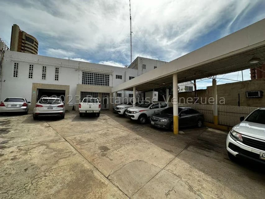 Comercial (Oficina) en Venta en Avenida El Milagro, Zulia