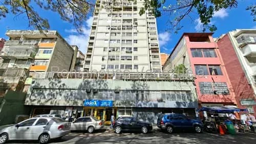 Yb Se Ofrece En Venta Apartamento Con Excelente Ubicación En La Candelaria S #26-18731