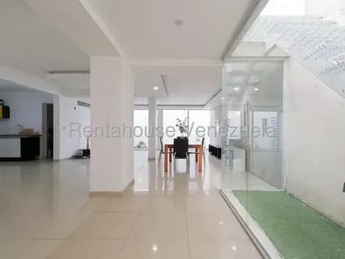M&n Vende Hermosa Y Ampliada Casa De 4 Hab. Y 6 Baños; Ubicada En Conjunto Privado De Ciudad Roca; Este De Barquisimeto: 26-8020