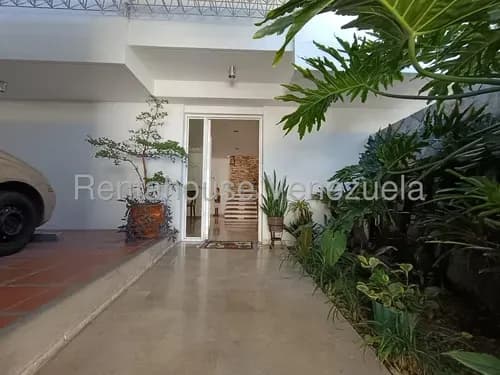 Ng 25-11550 Bellísima Casa En Venta Sebucán, Cerca Del Ávila. Estupenda Piscina Y Parrillera. Calle Cerrada Con Vigilancia