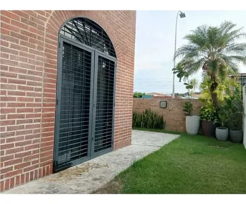 Ad, Townhouse En Alquiler En El Parral Valencia.