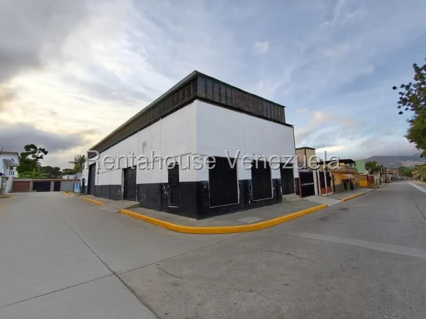 Comercial (Galpon - Deposito) en Venta en Bolivar, Aragua
