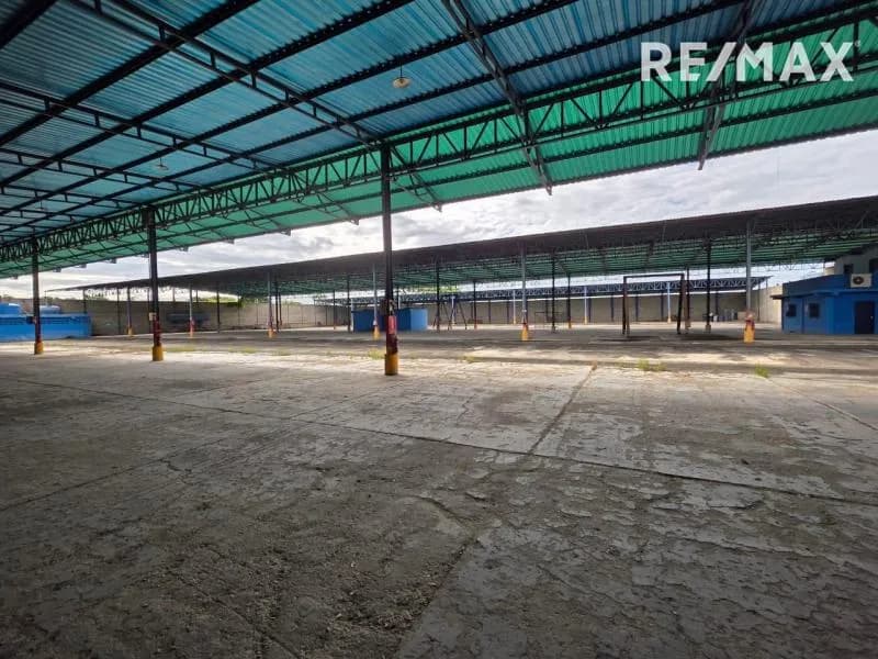 Venta y Alquiler: Complejo Industrial de Gran Escala en La Esperanza