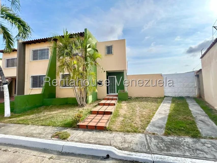Casa (Duplex) en Venta en Ave Intercomunal, Lara