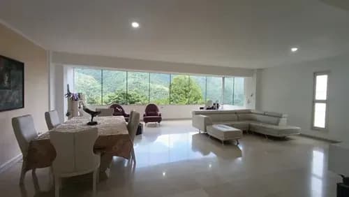 Venta / Casa/ Urb Miranda/ 740mt2/7h/8,5b/4pe