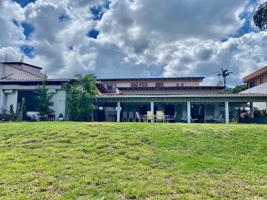 Casa (Duplex) en Venta en Prados del Este, Distrito Metropolitano