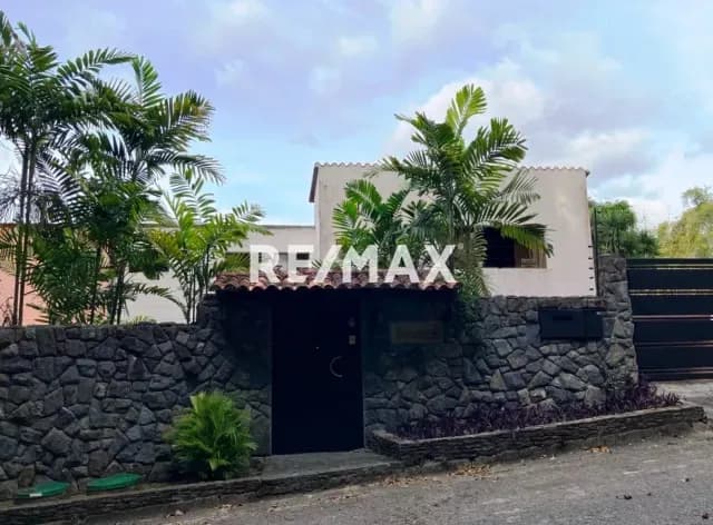 VENTA QUINTA ARQUITECTURA CONTEMPORANEA EN URB. TUSMARE EL HATILLO