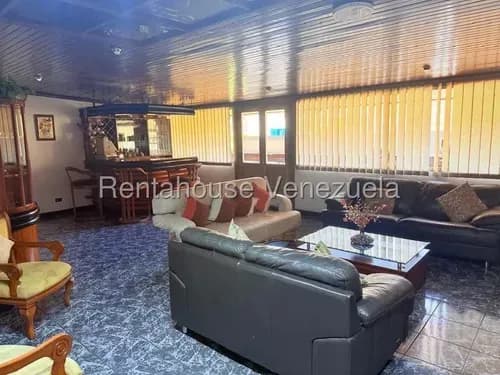 Se Alquila Excelente Apartamento Ubicado En La Prestigiosa Urbanizacion Campo Alegre #26-13433 Pm