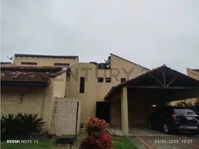 Casa en Urb Monteclaro Laguna Baruta