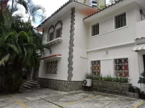Carla González Casa En Venta En Colinas De Bello Monte Mls #23-9554 Dm