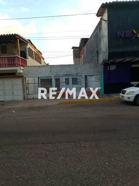 EN VENTA TERRENO PRIME AV. VENEZUELA - 175M2 - PARA DESARROLLO COMERCIAL $85K.