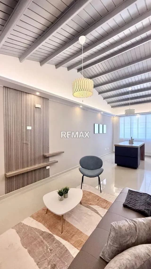 En VENTA Penthouse VÉRTICE a Estrenar AAA Av. Rotaria. Residencias Casa Club Serranía. Piso 12 Torre B. Vista a la Montaña.