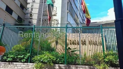 Amplio Local En Venta De 272 M2 Ubicado En El Emblematico Edif Casa Italia, A Pie De Calle En Zona Estratégica De La Candelaria. Mfl2510320