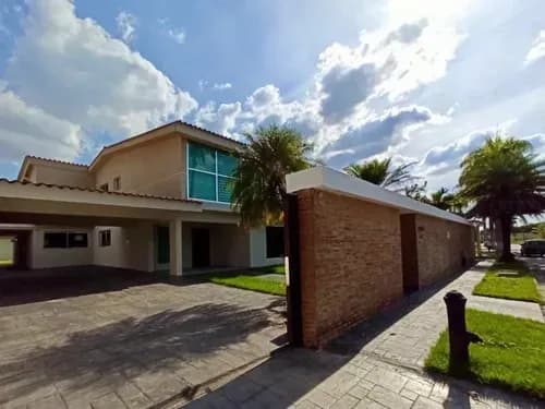 Espectacular Casa En Guataparo Country Club Valencia Excelente Distribución: 6 Amplias Habitaciones 6 Baños Modernos Gilbe 240226 Vende Dayanna Vasquez