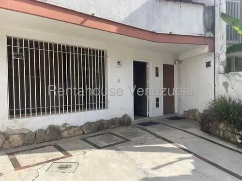 Casa Para Uso Comercial En Los Ruises Calle Cerrada En Alquiler. Mls #26-13604. K.o