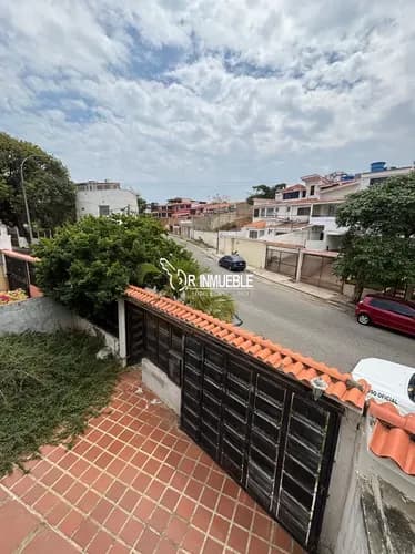 Catia La Mar.urb.las Colinas De La Atlántida. Para Remodelar. Con Mucho Potencial, Cuenta Con Espacios Amplios, Terrazas, Piscina Pequeña Pero Puede Transformarse. En Una Más Grande.
