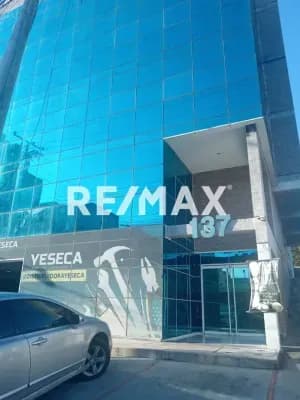 SE VENDE EXCELENTE OFICINA UBICADA EN URB. CAMORUCO