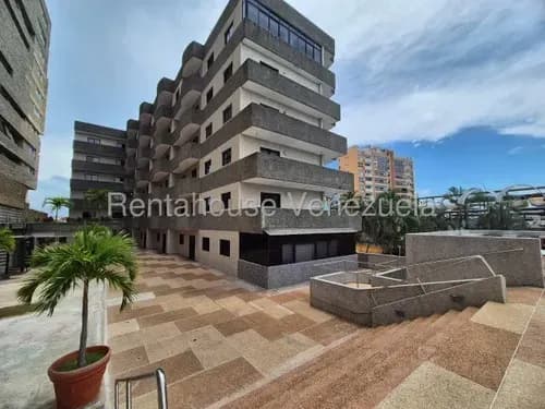Jesus Teran Vende Bello, Comodo Y Acogedor Apartamento En Conjunto Privado Con Piscina En Tucacas. 25-22550