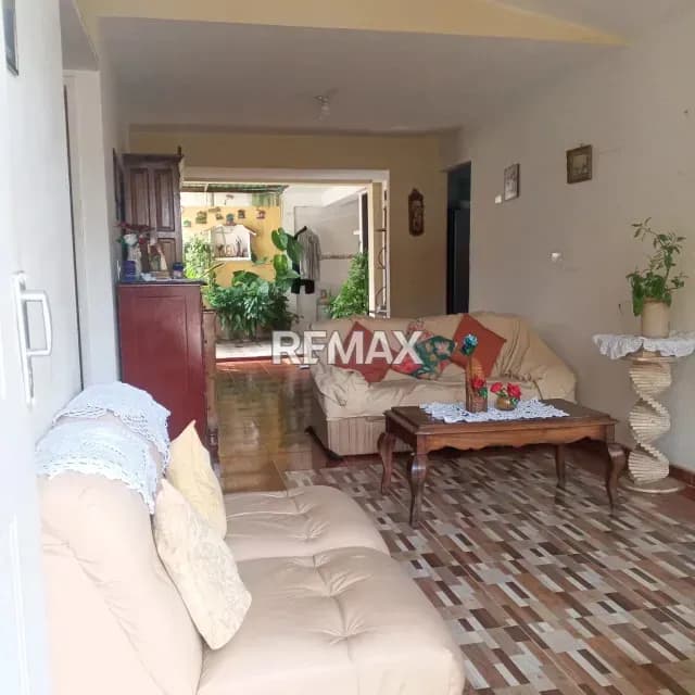 Oportunidad se vende casa primera calle de la urbanización privada Yucatán zona norte