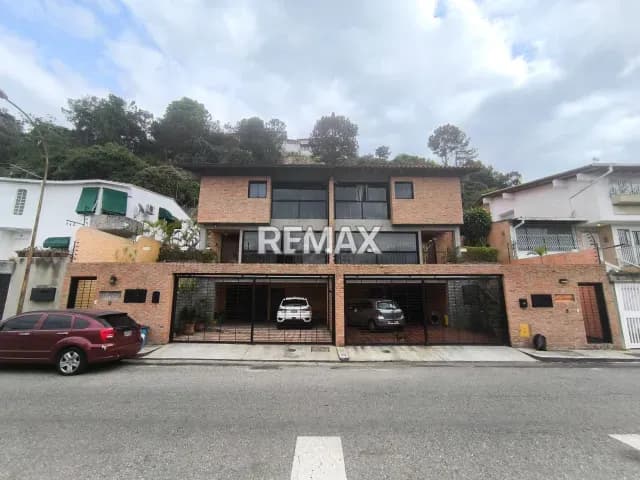 Alto Prado VENDO casa 350m2 calle cerrada vista al Ávila