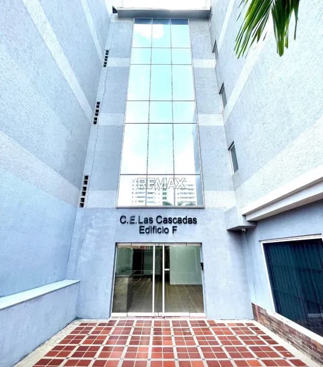 Se Alquila Local Comercial en el Centro empresarial La Cascadas Lecheria