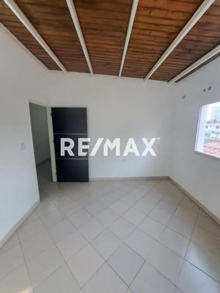 ALQUILO OFICINA COMERCIAL EN URB DEL ESTE DE BARQUISIMETO