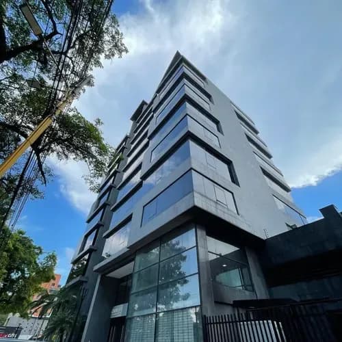Jeannet González Alquila Exclusiva Oficina En Torre A1 El Viñedo Planta 100%
