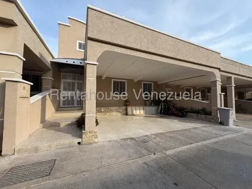 Julio Martínez Vende Excelente Casa Al Este De Barquisimeto, Cerrada Con Vigilancia 24/7, Amplias Terrazas Para Compartir En Familia.