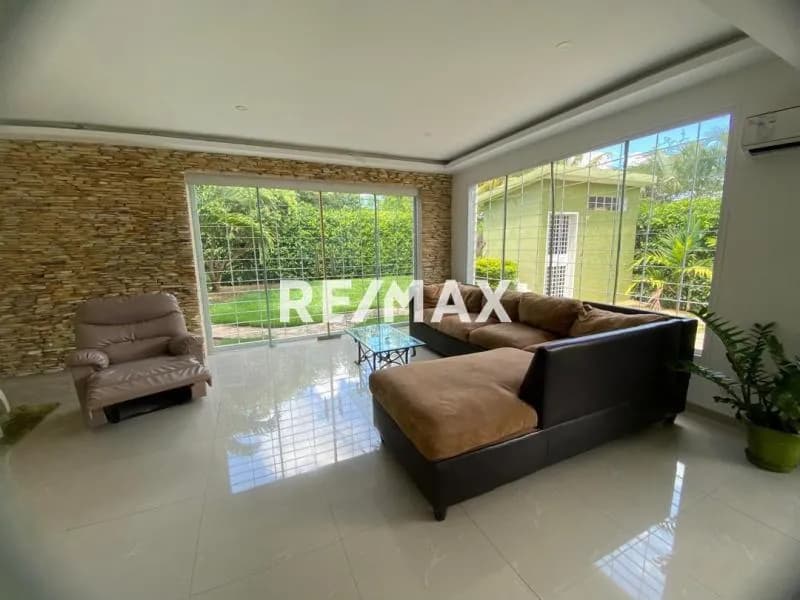 En Venta bella Casa en la Ribereña conectada a Cumbre del Manzano,