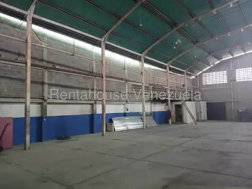 Daniela Linarez Alquila Galpón Con Apartamento/oficina, Área De Cocina, Baño, Living Room, Área De Oficina, Tanque De Agua, Parroquia Concepción Barquisimeto